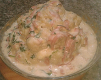 Couve-flor recheada com queijo minas ao molho branco