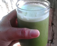 Suco de couve com laranja e gengibre