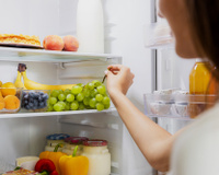 Adeus desperdício! Kit de organizadores que conserva frutas e verduras com 55% OFF