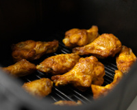 Frango a passarinho na airfryer fica uma delícia: precisa apenas temperar e assar