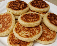 Pão de batata de frigideira com 2 ingredientes é a receita perfeita para um lanche diferenciado!