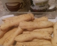 Biscoito de polvilho frito com queijo (não estoura ao fritar)