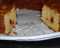 Bolo de fubá com goiabada