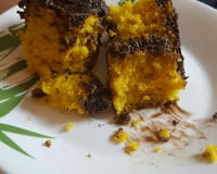 Bolo de cenoura mesclado com chocolate de liquidificador