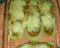 Canoa de abobrinha recheada com carne moída