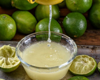 Será que o suco de limão reduz os níveis de açúcar no sangue? Descubra impacto da fruta na sua saúde