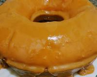 Bolo com cobertura de doce de leite