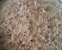 Cuca de farofa com leite condensado e coco