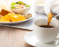 Por que tomar o café da manhã nos primeiros 90 minutos após acordar?