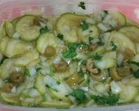 Salada de abobrinha curtida