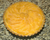 Torta de biscoito triturado com pêssego