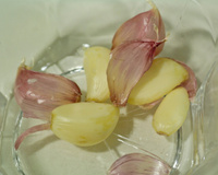 Como descascar alho no micro-ondas