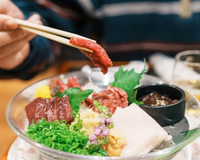 Restaurante japonês no Rio de Janeiro inclui carne de cavalo no menu e gera debate: consumo é permitido no Brasil?