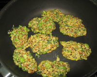 Bolinhos de quinua, trigo e brócolis