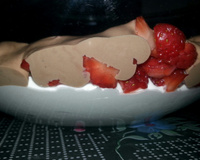 Sobremesa de morango com chantilly