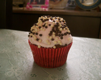 Cupcake de chocolate com merengue de morango super fácil