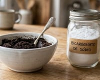 Misturar café usado com bicarbonato de sódio: por que essa combinação simples e barata está ganhando popularidade?