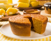 Bolo de fubá branco com capim cidreira e gengibre