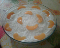 Pavê de pêssego com bolo de coco