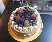 Naked cake de frutas vermelhas