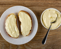 Aprenda a fazer requeijão caseiro: receita rápida, barata e saudável para sempre ter na geladeira