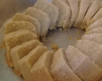 Bolo de farinha de trigo cremoso