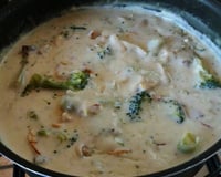 Macarrão com brócolis e creme branco