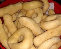 Biscoito de polvilho frito com queijo (não estoura ao fritar)
