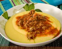 Polenta cremosa ao molho
