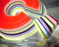 Gelatina colorida em camadas