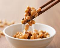O alimento fermentado com muita proteína que os japoneses comem todos os dias no café da manhã e eu incluí no meu desjejum
