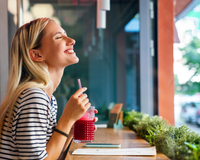 Eu troquei o café de todas as manhãs por essa bebida com o apoio de uma médica especialista em Burnout: veja o que aconteceu com a minha energia e foco