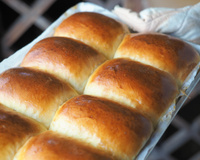 Sem ovos, sem leite e sem sovar: pão de colher fofinho, é só misturar até a massa ficar bem lisa, colocar para descansar e assar