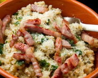 Risoto com arroz branco, brócolis e bacon: como fazer