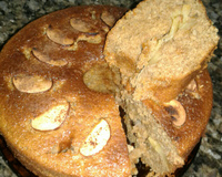 Bolo de maçã com canela e iogurte