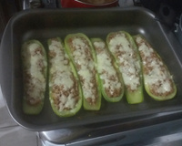 Canoa de abobrinha recheada com carne moída