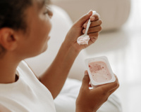 Qual é o iogurte mais saudável: Grego, natural, proteico ou kefir?