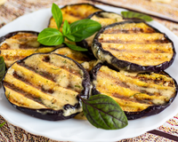 30 receitas com berinjela para aproveitar todos os benefícios e sabores que esse ingrediente tem a oferecer