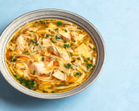 Quase todas as famílias preparam sopa de galinha regularmente: esta é a forma mais prejudicial à saúde