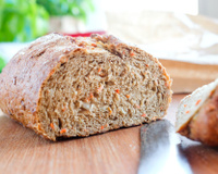 Pão de liquidificador de cenoura e mandioquinha