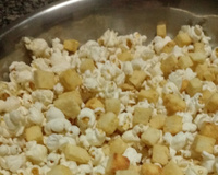 Pipoca com queijo crocante