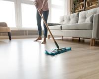 Adeus pano de chão: o jeito certo de usar o mop muda tudo na faxina