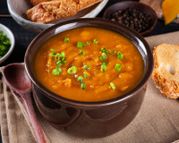 Caldo de abóbora simples para esquentar no frio! Confira essa receita fácil e deliciosa