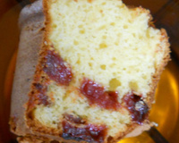 Bolo de fubá com goiabada