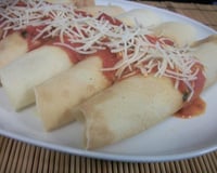 Panqueca com recheio de carne moída e mussarela