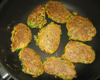 Bolinhos de quinua, trigo e brócolis