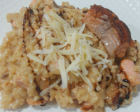 Risoto de salmão com queijo gruyere