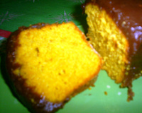 Bolo de cenoura com cobertura de chocolate suave