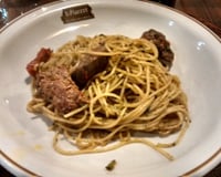 Espaguete sete ervas com escalope de filé mignon