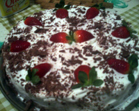 Bolo mousse de morango e chocolate